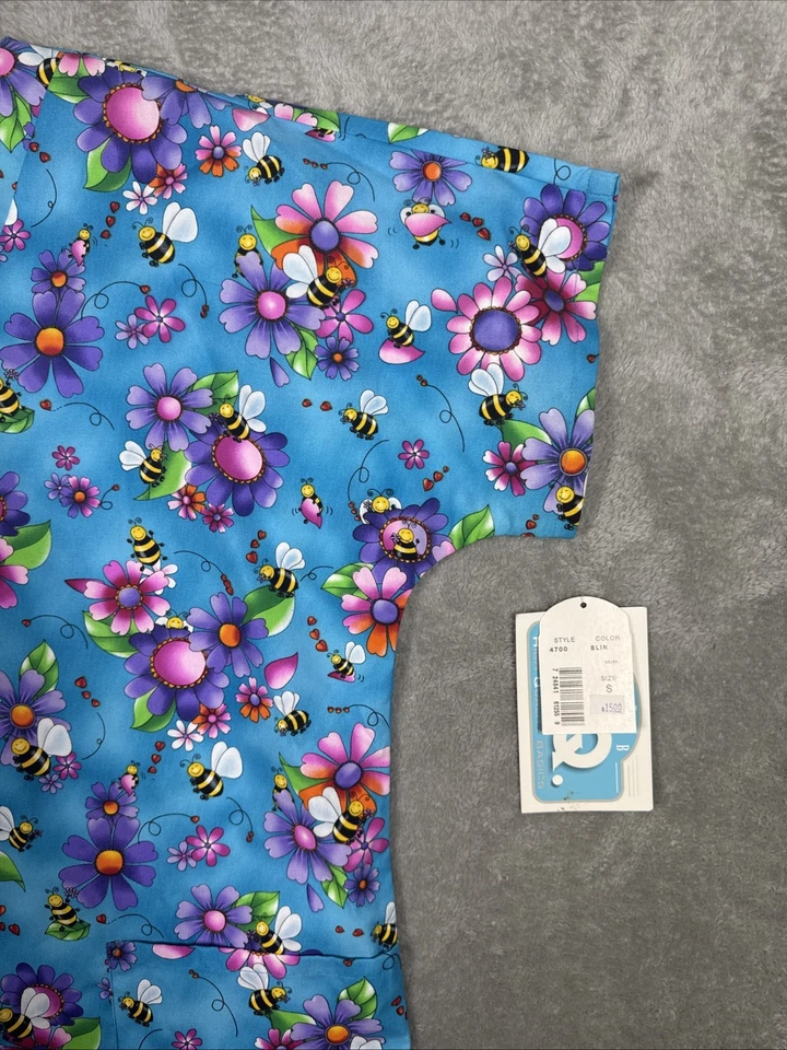 Women's Scrub H.Q. Short Sleeve Scrub Top Size S Spring Print, Bees, Flowers - Image 2 of 4