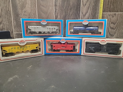 Model Power Ho Scale Model Train Car Lot 5 Pc Cattle Car - Caboose - Fat Albert+