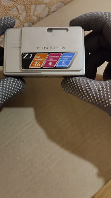 Digital Compact Camera FUJIFILM FinePix Z3 5.1MP 3x Optical Zoom