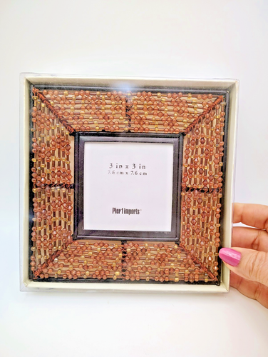 Cornice portafoto Pier 1 Imports con perline ambra 3" x 3" nuova scatola aperta
