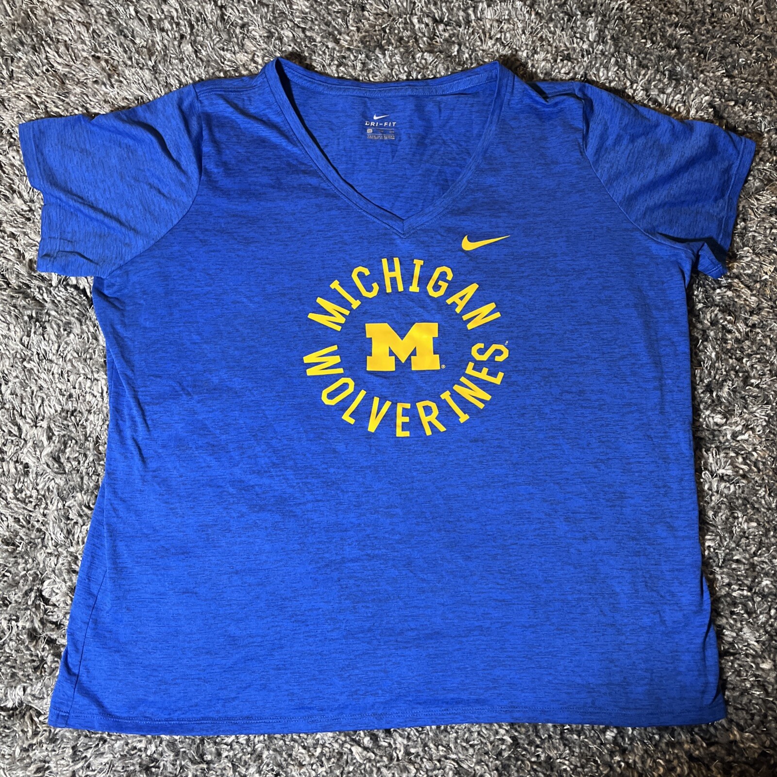 University of Michigan Wolverines Women’s XXL  V-Neck Blue Shirt EUC 2XL