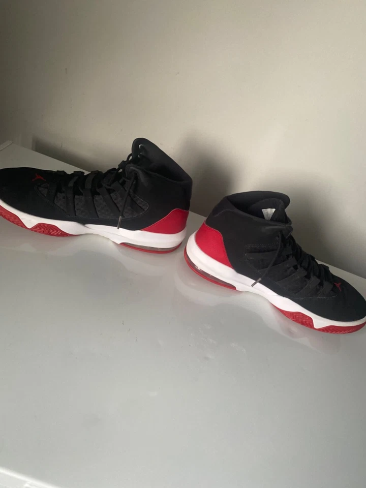 Talla 11 - Jordan Max Aura Bred - AQ9084-061 Foto 2 de 4