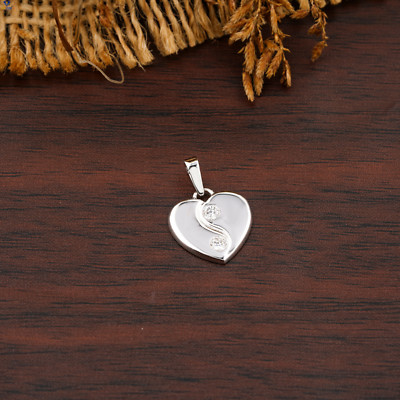 0.10 TCW  Round Brilliant Cut Heart Labgrown  Diamond  Pendant 18K White Gold