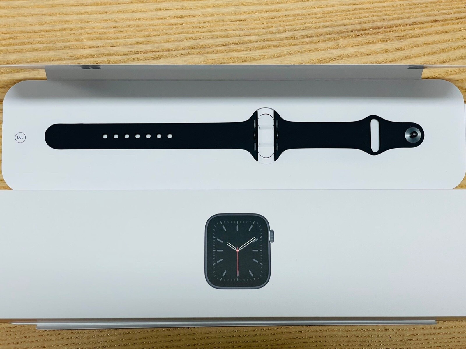 Apple Watch Series 6 40mm Space Grey Aluminum Case with Black Sport Band -  Regular (GPS + Cellular) (M06P3X/A) for sale online | eBay