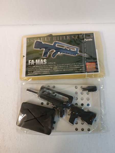 ARMAS 1/6 - MODELO  FA-MAS