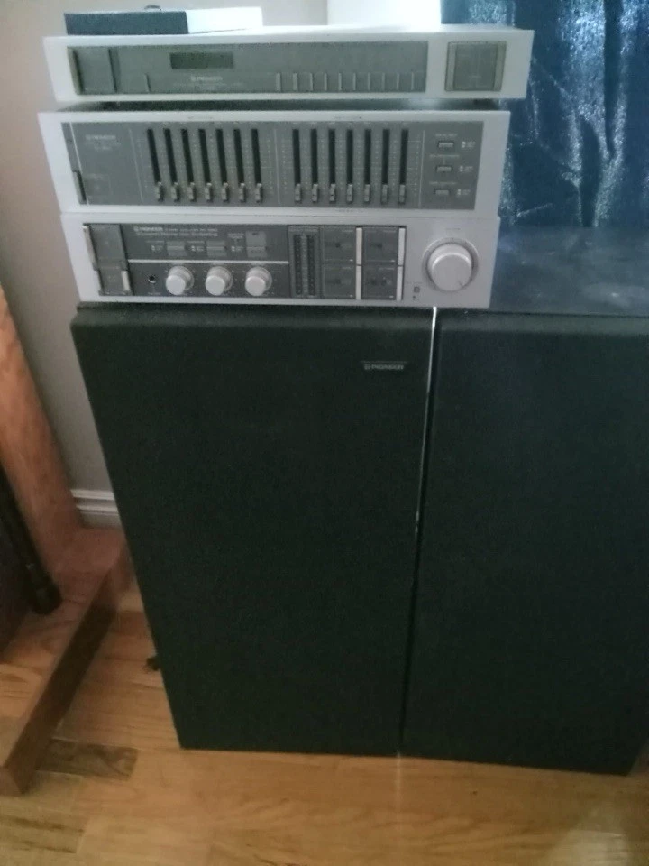 Pioneer estéreo y altavoces y el amplificador está integrado con los componentes / 1986 Foto 3 de 3