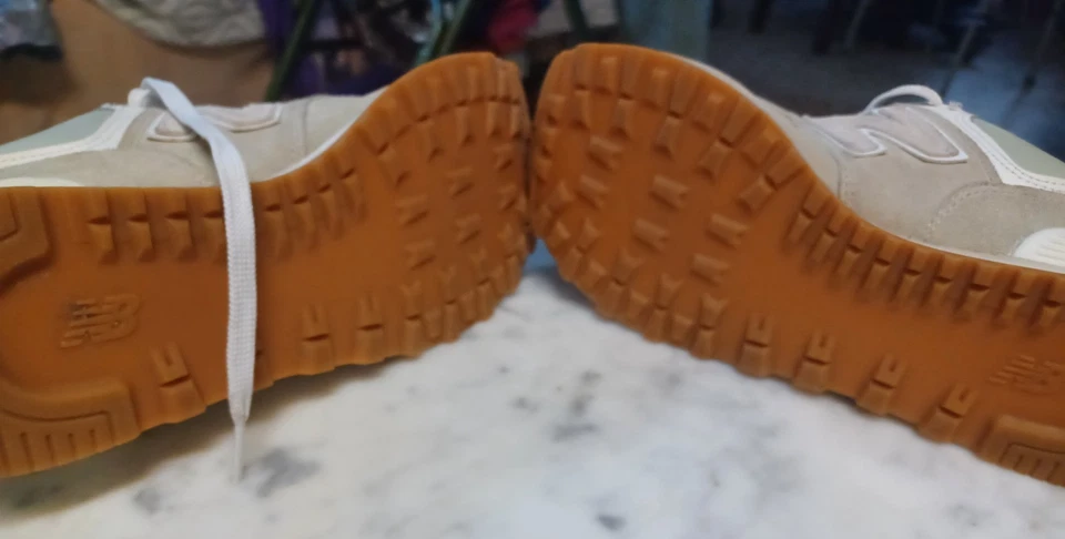 New Balance 574 Women's Sneakers SZ 9 Light Green with Grey Suede - Image 4 of 4