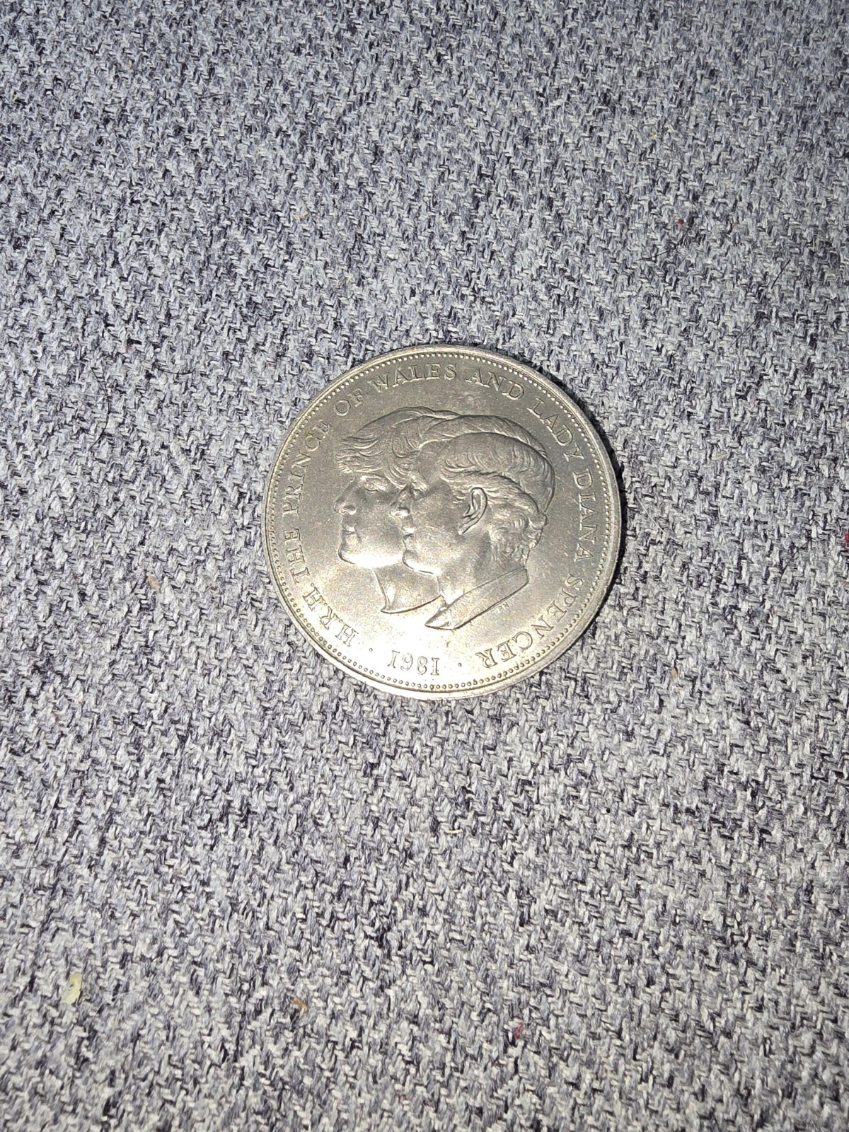 1981 Royal Wedding Commemorative Coin Prince Charles Lady Diana Spencer