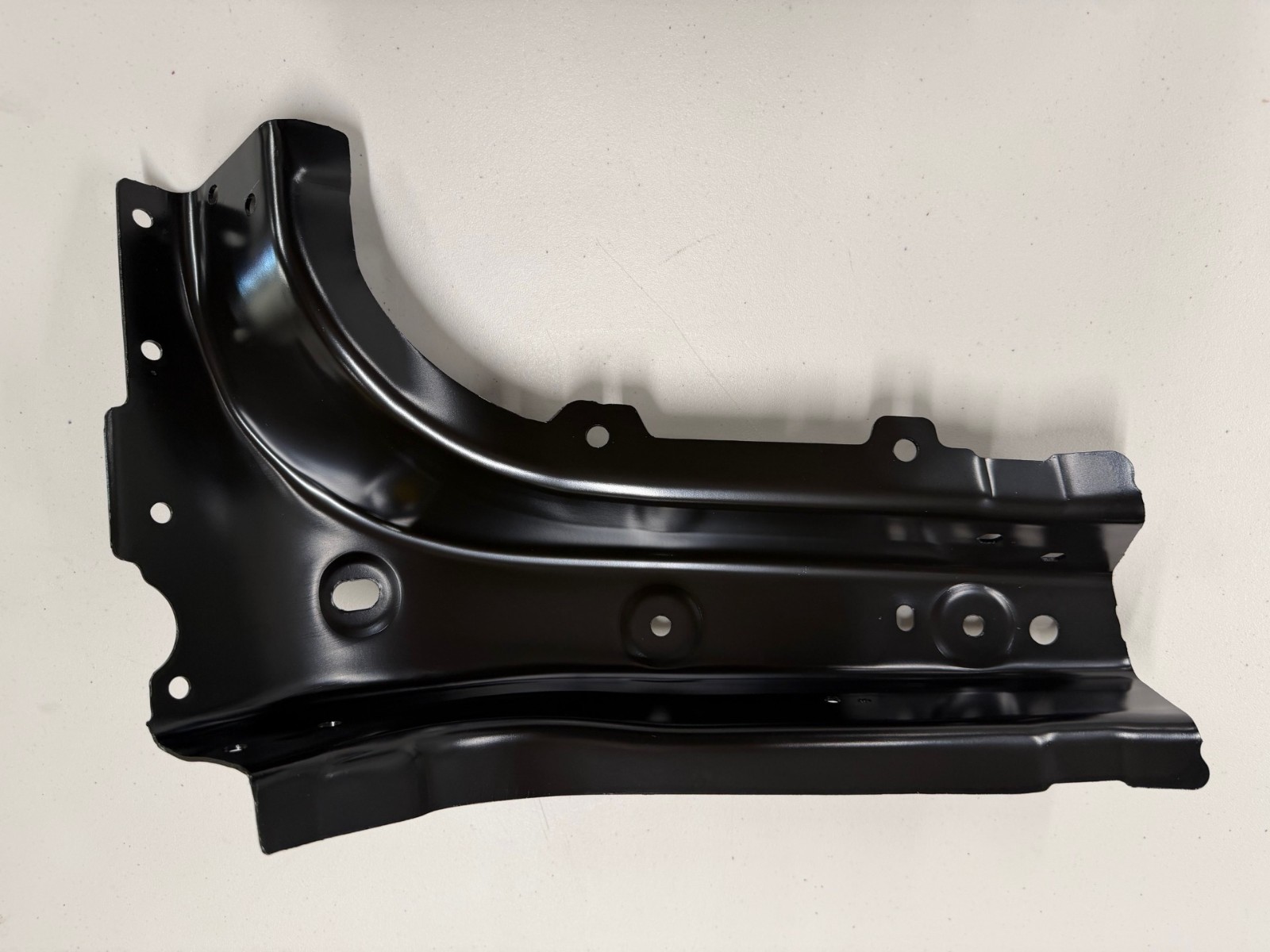 4M0805355D LAMBORGHINI/AUDI URUS 2019-2026 LEFT FRONT FILLER PLATE NEW