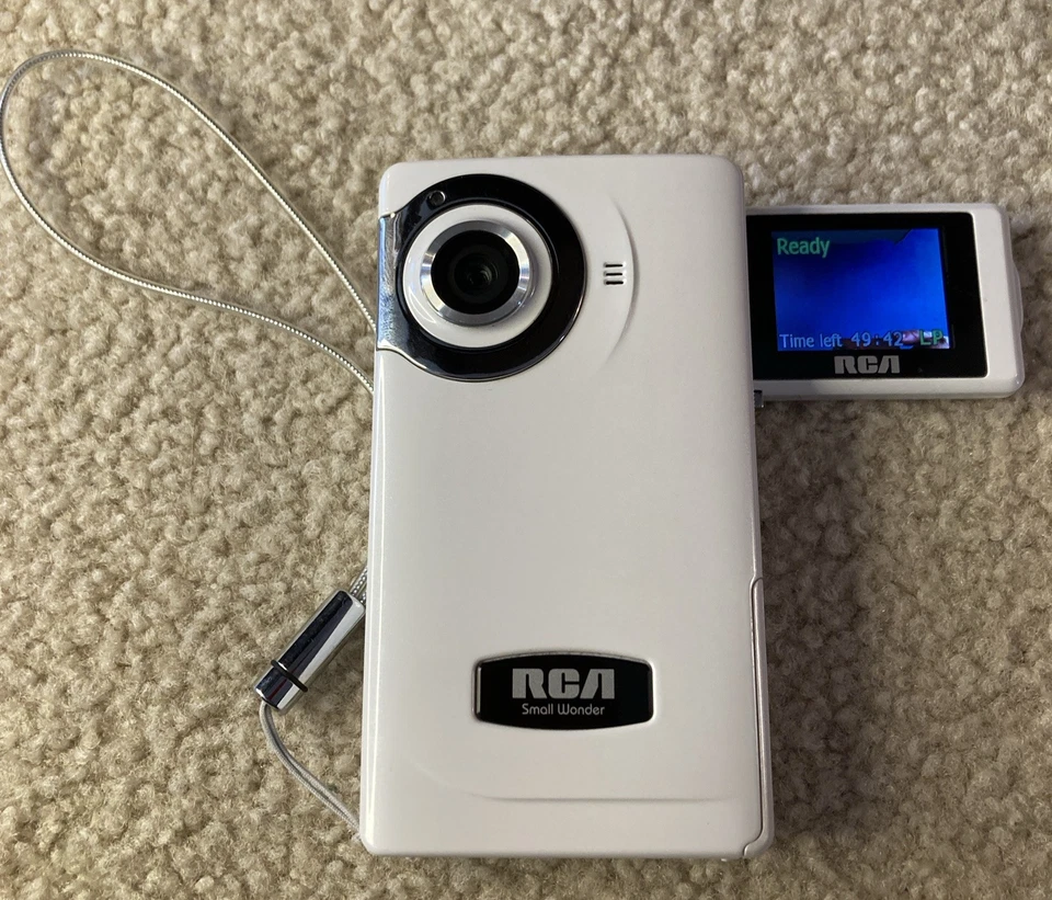 RCA SMALL WONDER VIDEO CAMCORDER/CAMERA WHITE  FLIP SCREEN  - Image 4 of 4