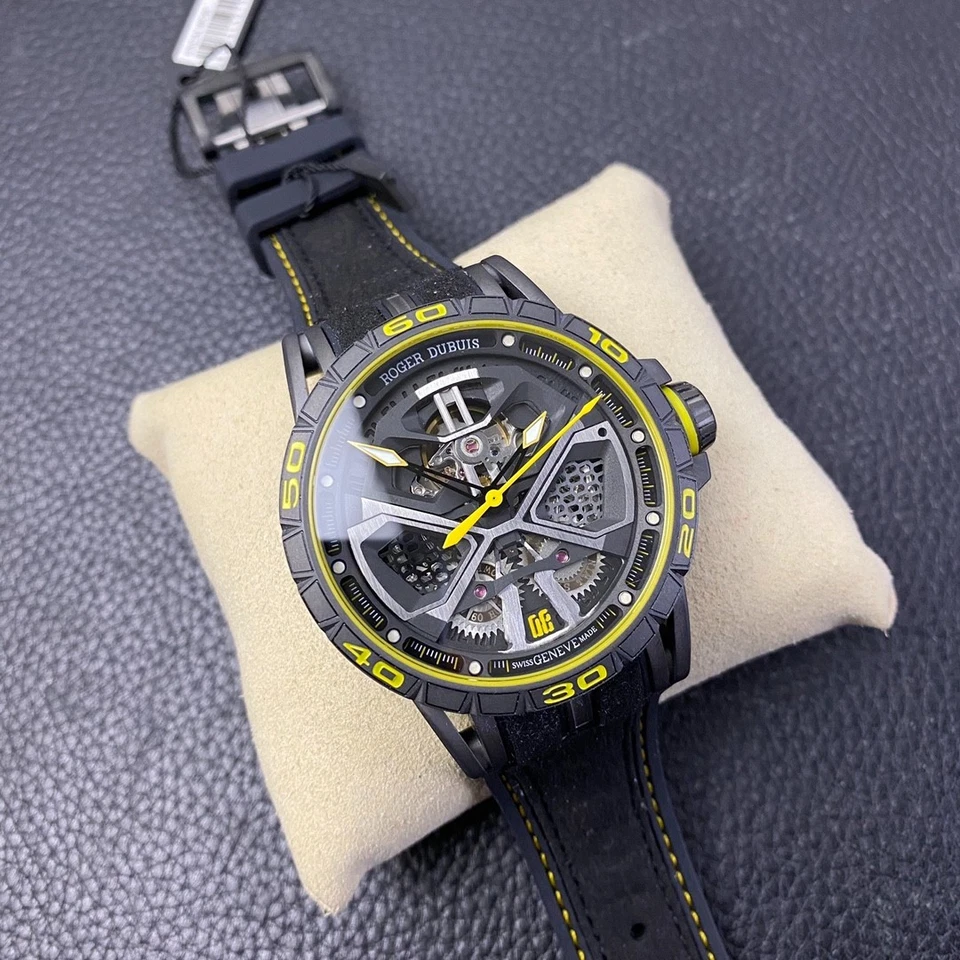Reloj mecánico automático ROGER DUBUIS para hombre 46 mm Foto 4 de 4