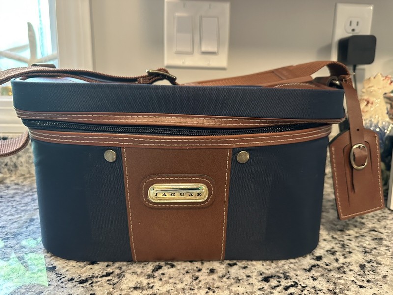 JAGUAR Overnight  Carry On Train Case or Womens Makeup Bag Navy Blue Travel Bag 