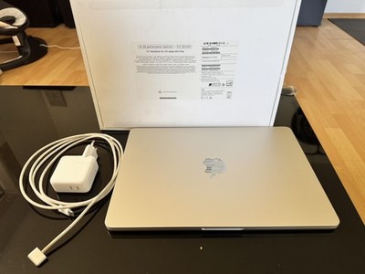 Apple MacBook 2024