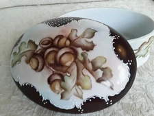 Vtg Oak Leaves & Acorns Pattern Hand Painted Jewelry Trinket Dish w Lid 7" Signe
