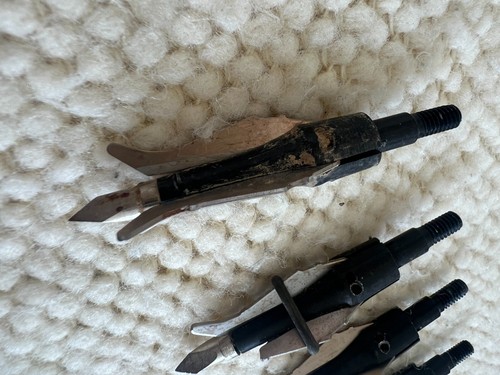Lot of 4 Mechanical Archery Broadheads - Picture 3 of 6