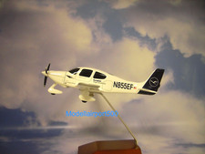 Herpa Wings 1:40  Cirrus SR20   Lufthansa N85...