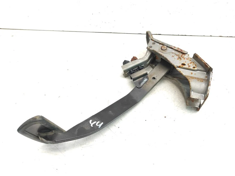 2007 Nissan Pathfinder R51 LHD 2.5dCi Auto-Gearbox Brake Pedal 46501EA00B - Image 3 of 4