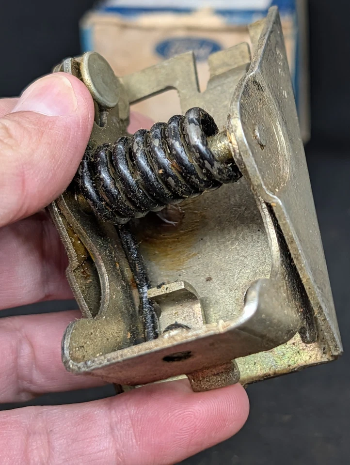 FORD MUSTANG MERCURY COUGAR 1971 1972 1973 PESTILLO PUERTA IZQUIERDA MANDO A DISTANCIA NUEVO Foto 4 de 4