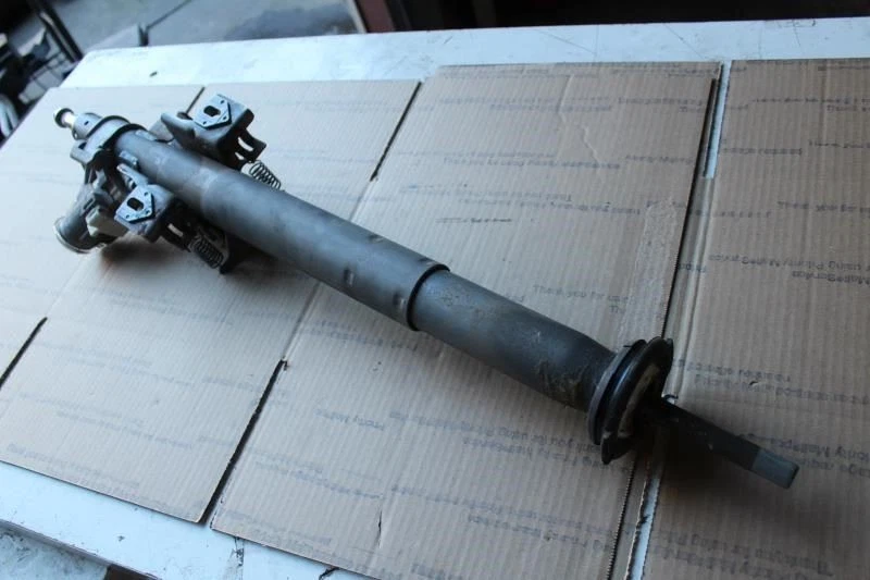 Columna de dirección Subaru Forester 2018 con interruptor de encendido 88216FJ102 Foto 3 de 4