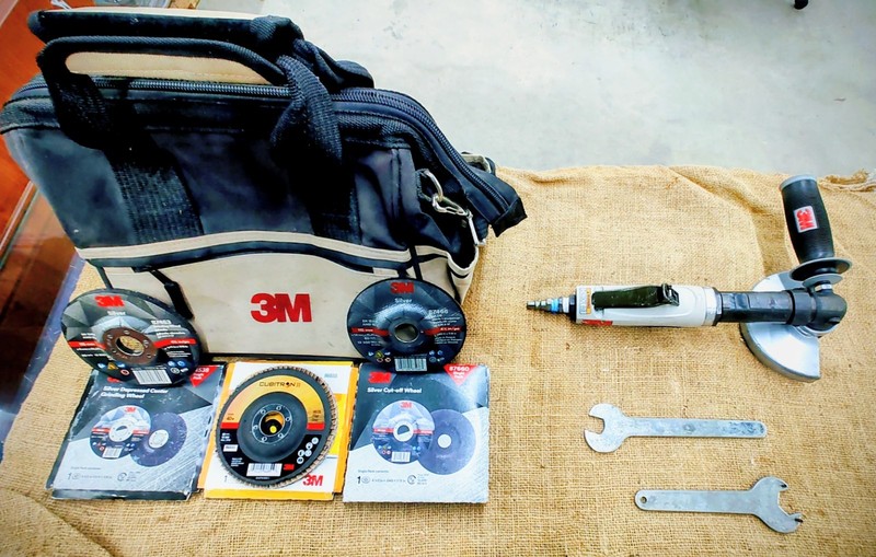 3m 28414 Pneumatic Grinder W/ Carry Bag and Disc Assortment