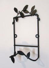Vintage 1990's Black Steel Wire Ivy Leaf 4x8 Wall Mounted Plate Stand Frame Rack