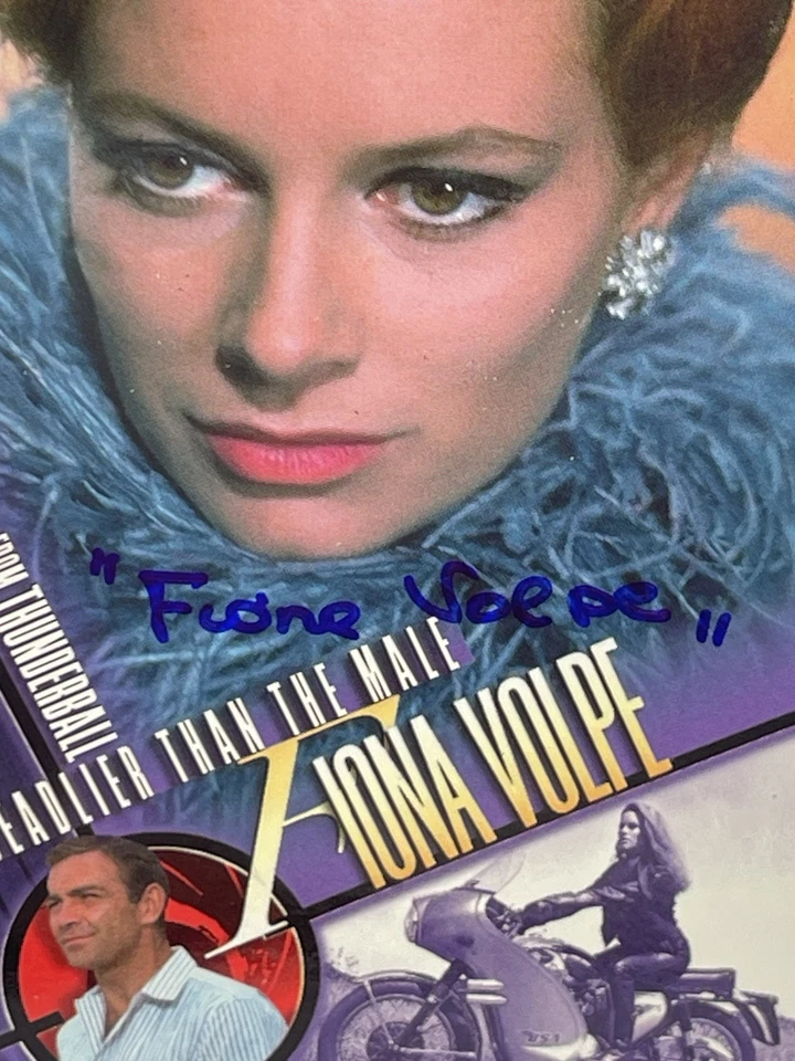 MUJERES DE JAMES BOND Luciana Paluzzi como Fiona Volpe Firmado AUTO Tintas TARJETA Foto 3 de 4