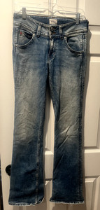 HUDSON Jeans Women’s Size 27  Signature Boot Cut Mid Rise 34 Inseam Faded Blue 