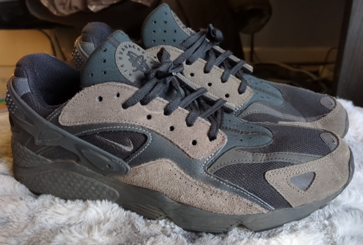Mens NIKE AIR HUARACHE RUNNER Black/Medium Ash/Anthracite DZ3306