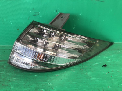 リア　ハッチバー　ACR50 TOYOTA ESTIMA OEM Toyota Estima Previa ACR50 Genuine LED Right Tail Light Lamp