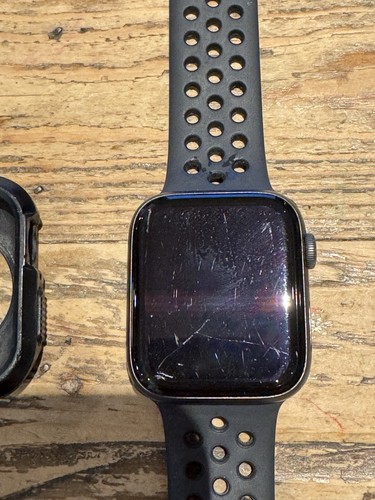 Apple iWatch Series 4, 44mm - Picture 2 of 3