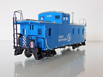 Overland Models (OMI) 30'' Sperrholzscheide Begleitwagen Great Northern Himmelblau #X-235