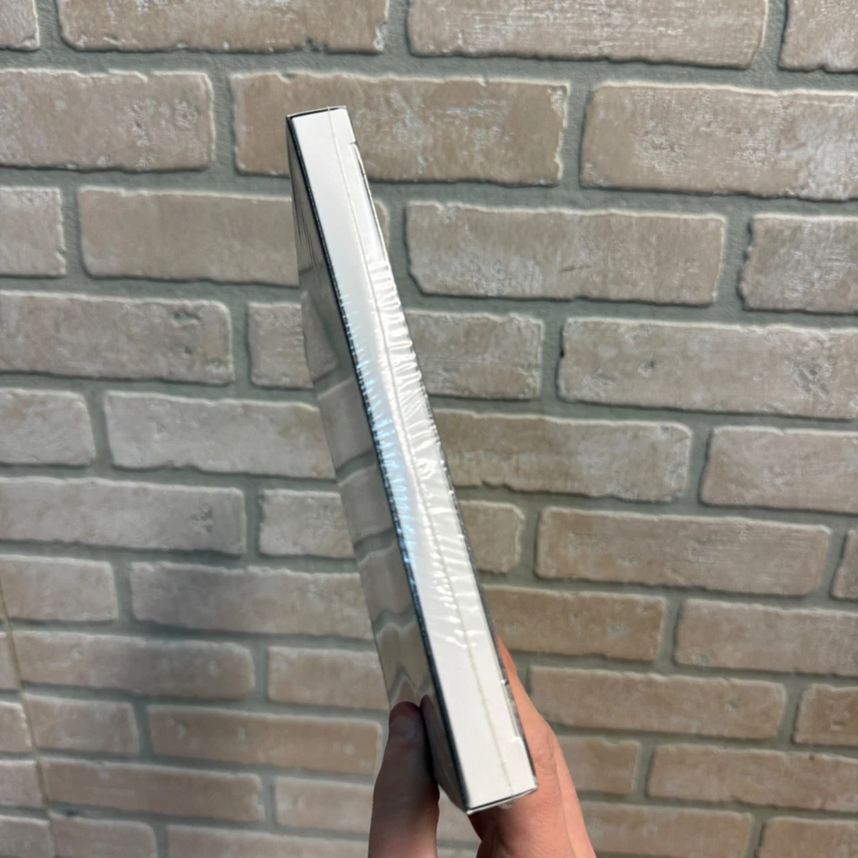 Paramore The Singles Club x4 7" Vinyl Box Set Limited Edition 3500 Copies 2011 - Image 2 of 4