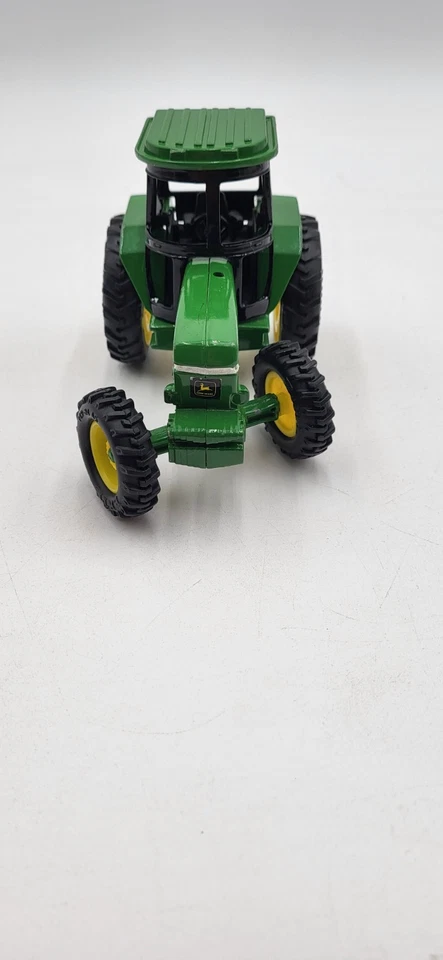 Diecast and plastic Ertl John Deere 1:32 scale tractor 1938ZD EUC Removable Cab - Image 3 of 4