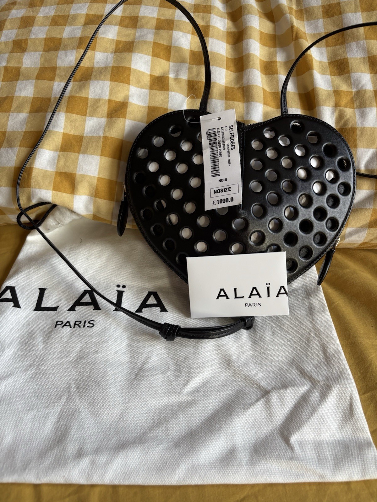ALAÏA Le Coeur Perforated Cross body Bag image 8
