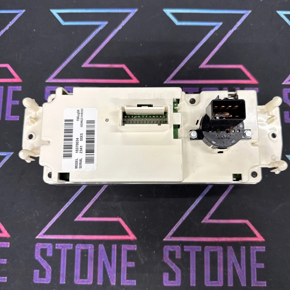 03-06 Chevy Silverado GMC Sierra Climate Control Unit A/C W/Defrost OEM 10370034 - Image 3 of 4