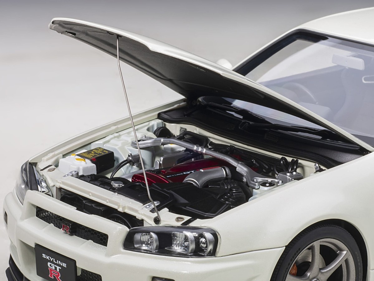 ミニカー AUTOart SKYLINE R34 GTR 1999 [422] Amazon.com: AUTOart 1/18 Nissan Skyline GT-R (R34) V Spec II
