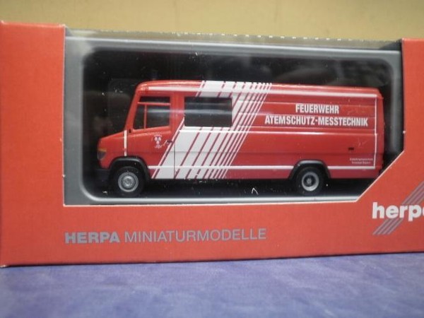 Herpa Mb Vario Langkasten GeräTewagen Feuerwehr Landshut 093545-image