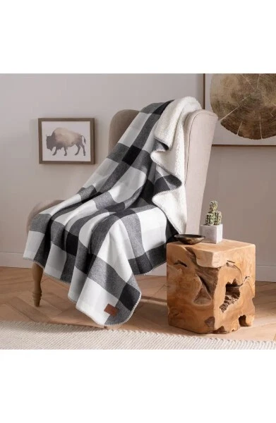 Pendleton Sherpa to Fleece reversible Blanket throw - Black Plaid - 50 x 70 - Image 2 of 4