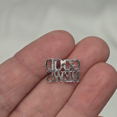 ティファニー TIFFANY&CO GOOD NEWS ピンズ ピンバッジ 希少 ティファニー TIFFANY&CO GOOD NEWS ピンズ ピンバッジ 希少 - メルカリ