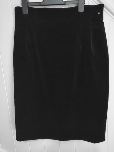 St Michael Black Velvet Pencil Skirt Vintage size 16 New Old Stock - Picture 4 of 8