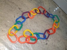 LOT OF 21 VINTAGE DISCOVERY TOYS BOOMERINGS FLEXIBLE PLASTIC LINKS T80 