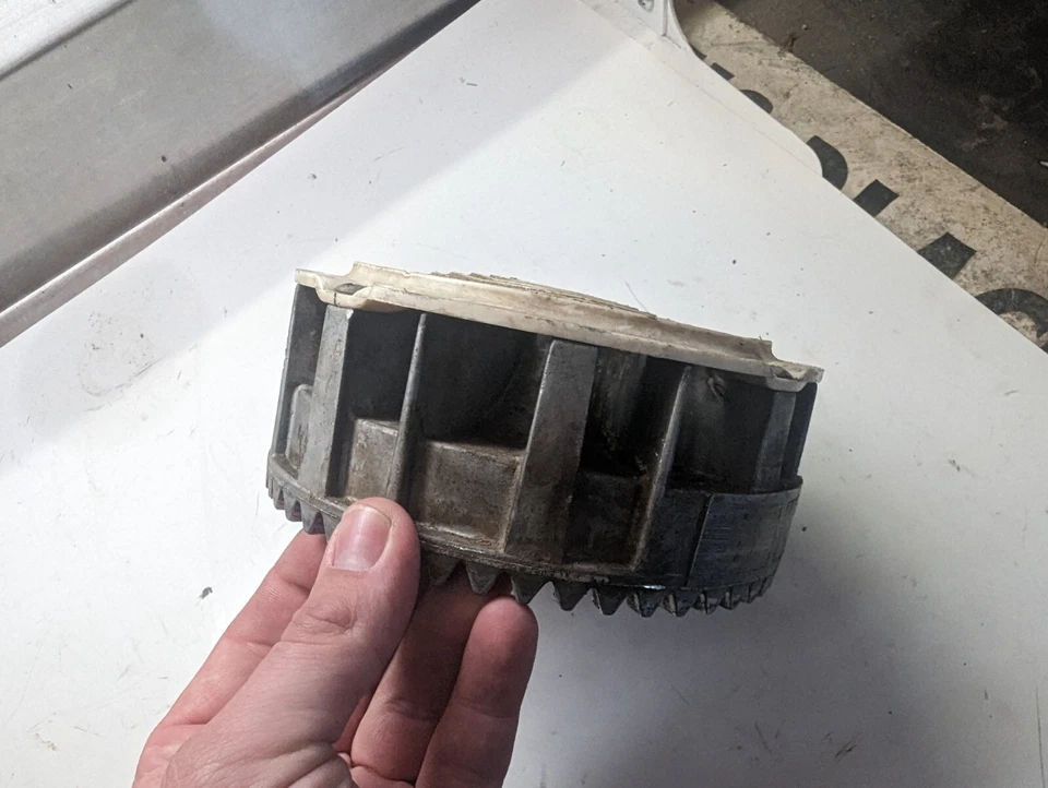 Johnson OMC Evinrude de colección? LOTE de piezas de motor pequeño magneto de arranque cromado Foto 3 de 4