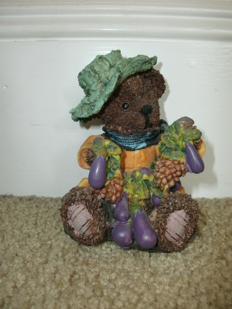 Italian Farmer Bear figurine collectible