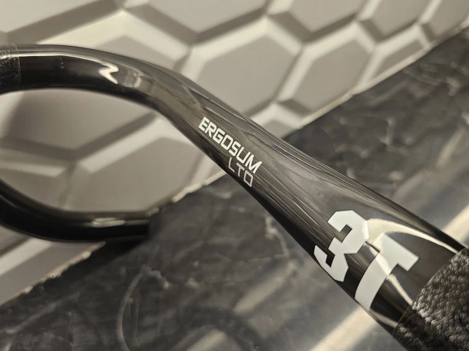 Manillar de carretera de carbono 3T Ergosum LTD - 44 cm (c-c) - Ø31,8 mm - Ligero... Foto 4 de 4