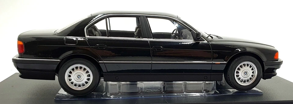 KK Scale 1/18 Scale KKDC180366 - BMW 740i E38 - Black - Image 3 of 4