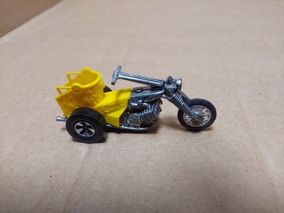 HOT WHEELS CHOPPIN' CHARIOT RRRUMBLERS CHOPPER TRIKE MOTORCYCLE 