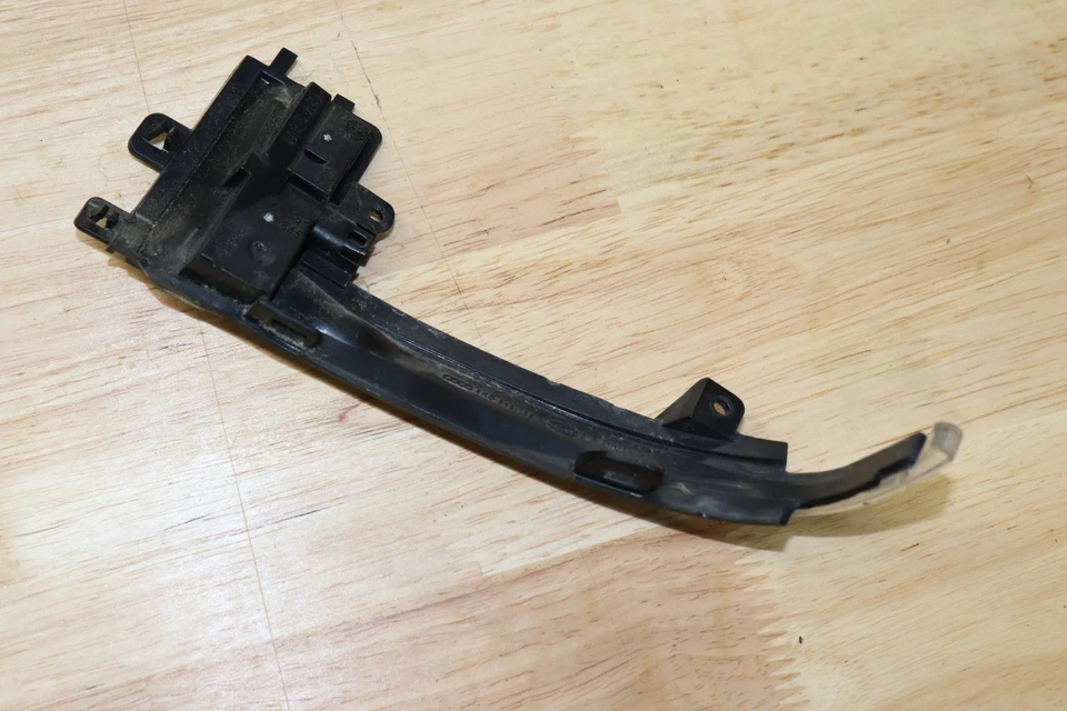 RIGHT - SIDE VIEW MIRROR TURN SIGNAL LIGHT - AUDI A4 A5 S4 S5 - 8K0949102B - Image 2 of 4