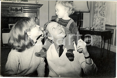 1970 ca COSTUME Romy SCHNEIDER con Harry MEYEN e il figlio David (4) Foto - Foto 1 di 1