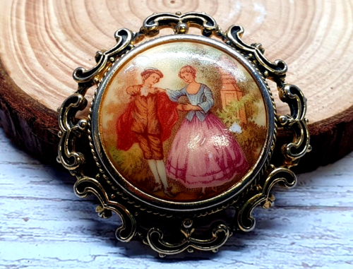 Vintage Cameo Brooch or Pendant. Victorian Romantic  Porcelain Gold tone  Pin. - Picture 1 of 4