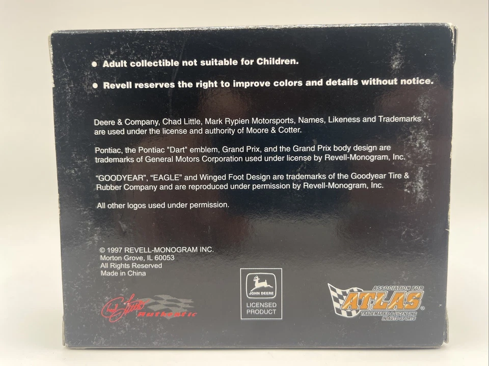 Revell John Deere Collector Tin With Diecast Car Set - Image 2 of 2